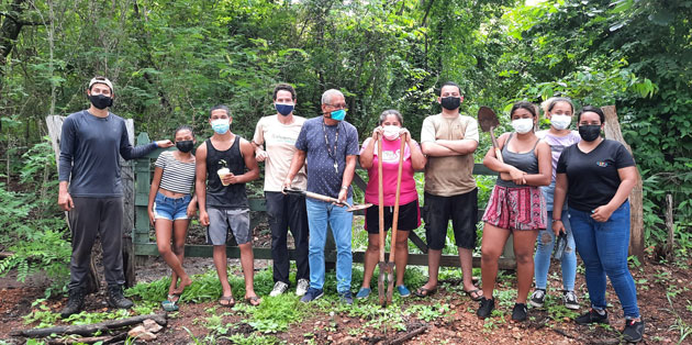 together with the personnel of SINAC 100 Costa Rican native trees were planted, such as Guanacaste, Nance, Almendros, among other species.