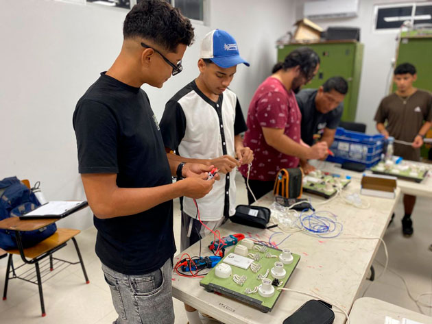 Estudiantes de electricidad
